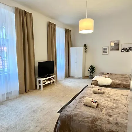 Homestay Lea - Old Town *