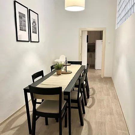 Lea - Old Town ブラチスラヴァ